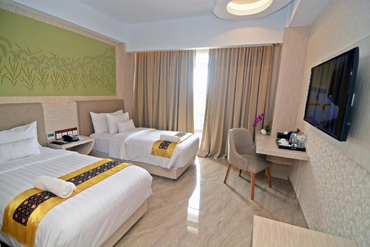 Kj Hotel Yogyakarta Exterior photo