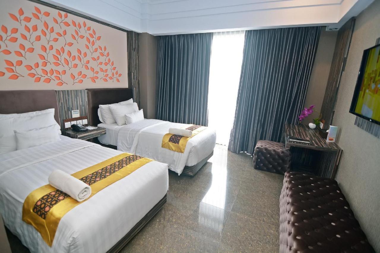 Kj Hotel Yogyakarta Exterior photo