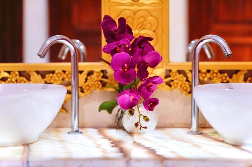 Kj Hotel Yogyakarta Exterior photo