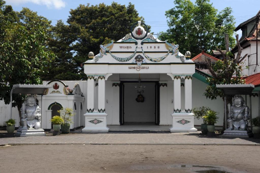 Kj Hotel Yogyakarta Exterior photo