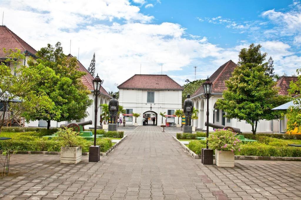 Kj Hotel Yogyakarta Exterior photo