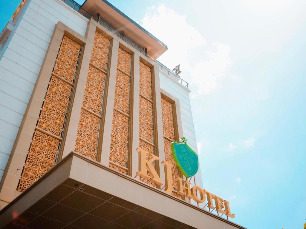 Kj Hotel Yogyakarta Exterior photo