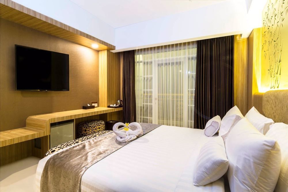 Kj Hotel Yogyakarta Exterior photo