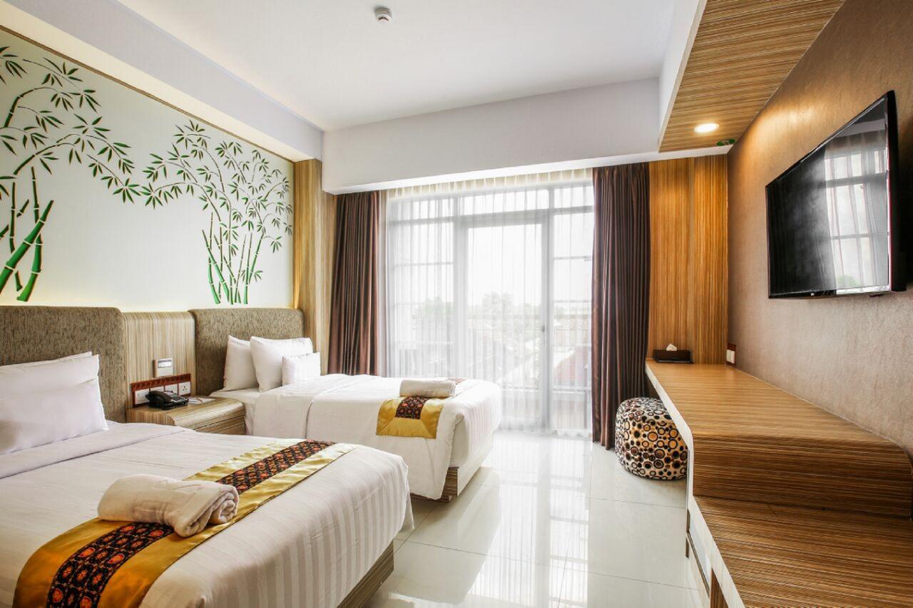 Kj Hotel Yogyakarta Exterior photo