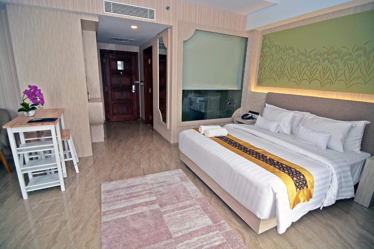 Kj Hotel Yogyakarta Exterior photo